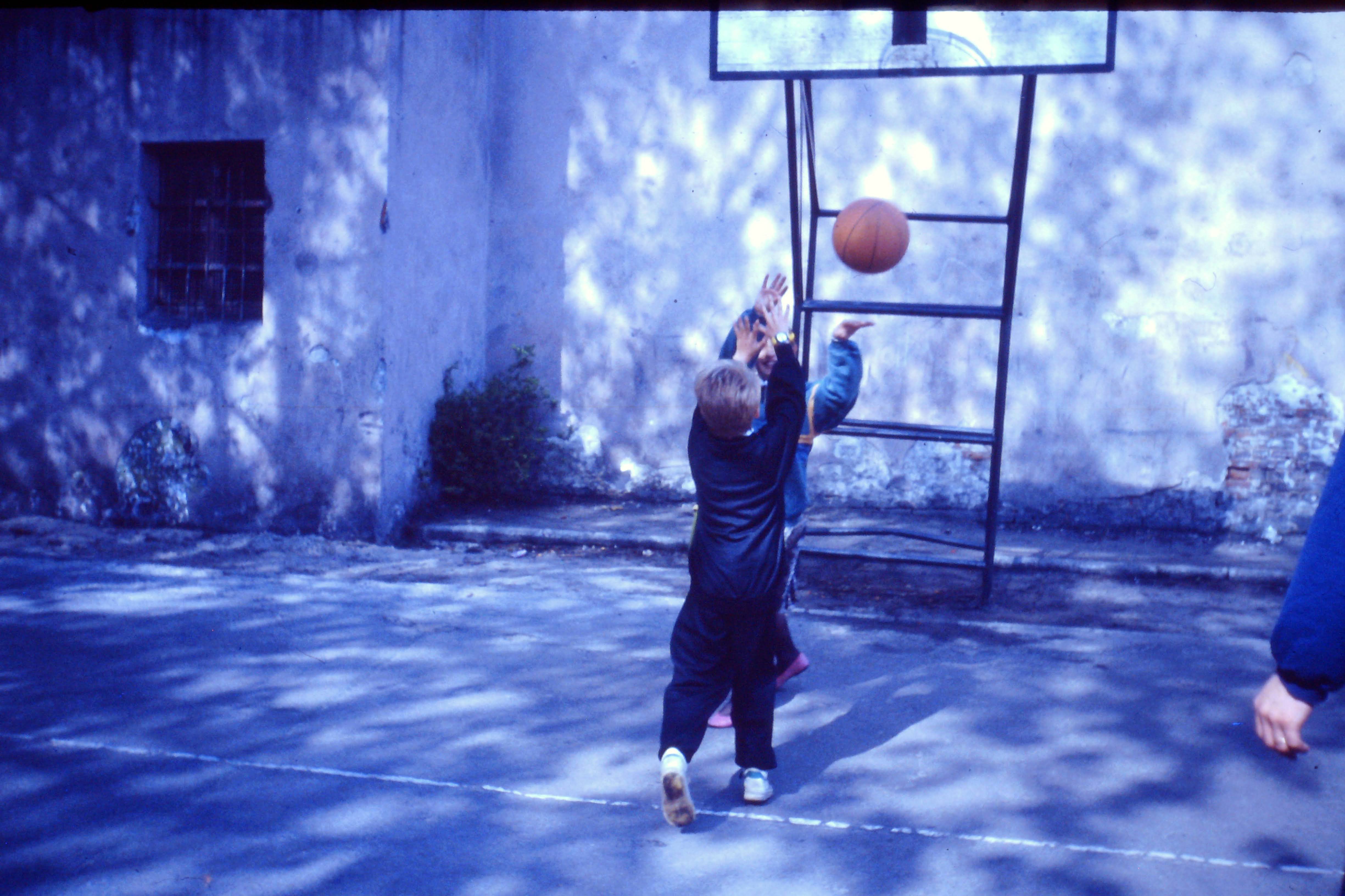 Knicks-Pacers Czekając na wyniki w erze pikseli i telegazety.